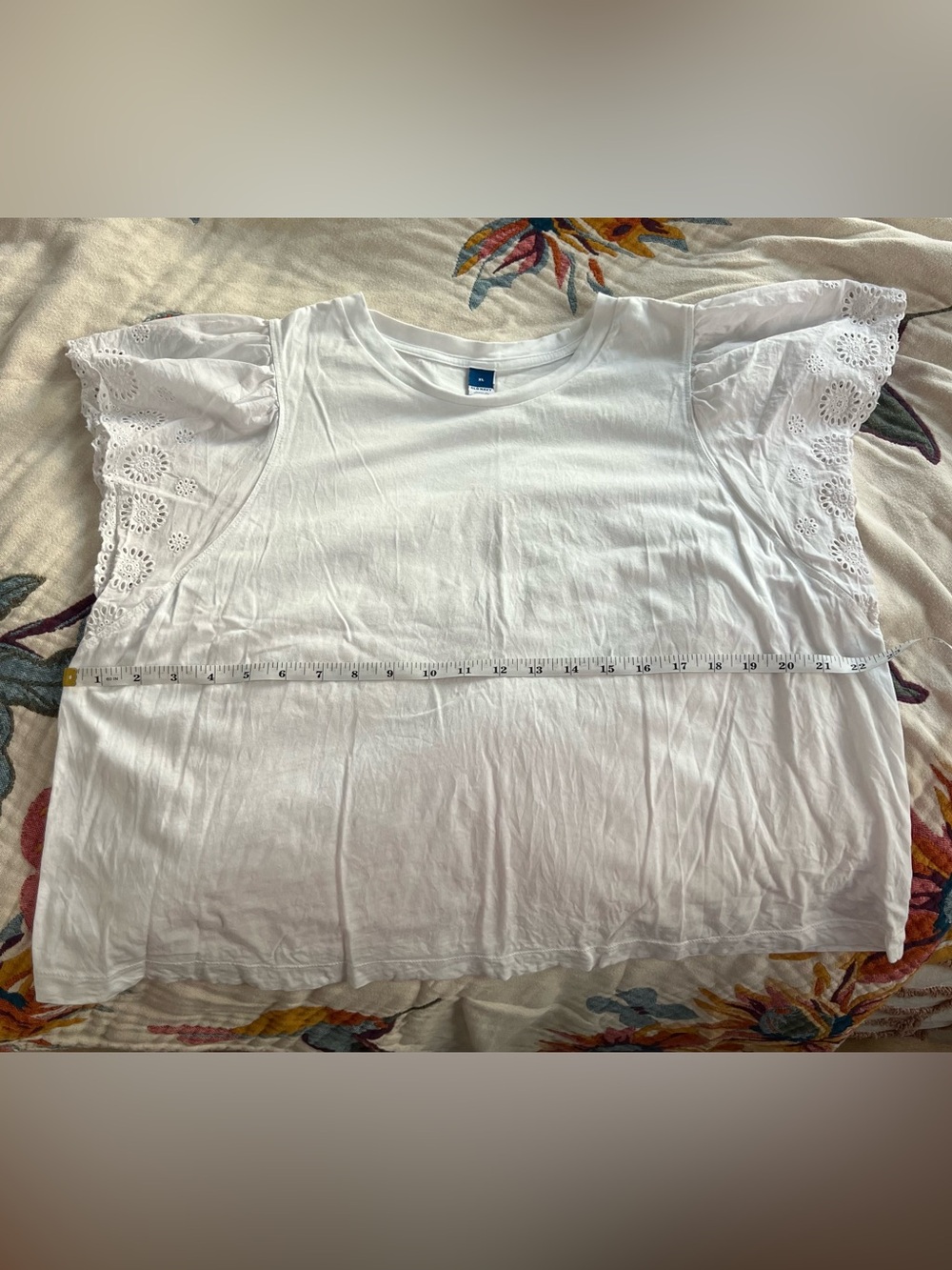 Old Navy White Eyelet Flutter Sleeve Tee - Picture 4 of 4